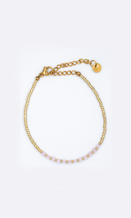 Gouden stainless steel armband met gouden en roze kralen