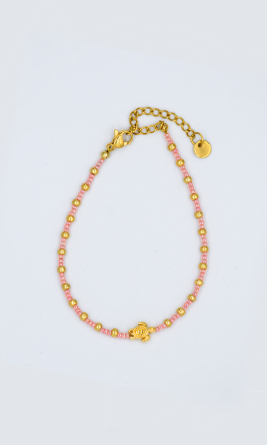 Handgemaakte stainless steel armband met gouden en roze kralen en een schildpad als bedel
