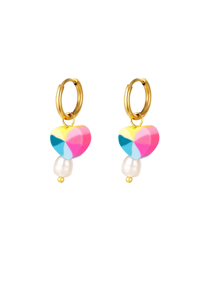 Gouden stainless steel oorbellen met een regenboog hartje met parel als hanger