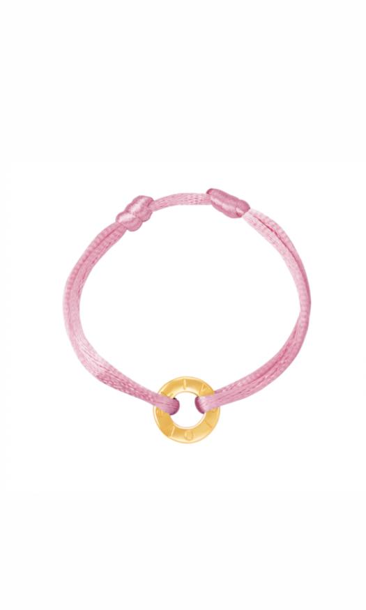 Roze satijnen armband met cirkel met LOVE erop