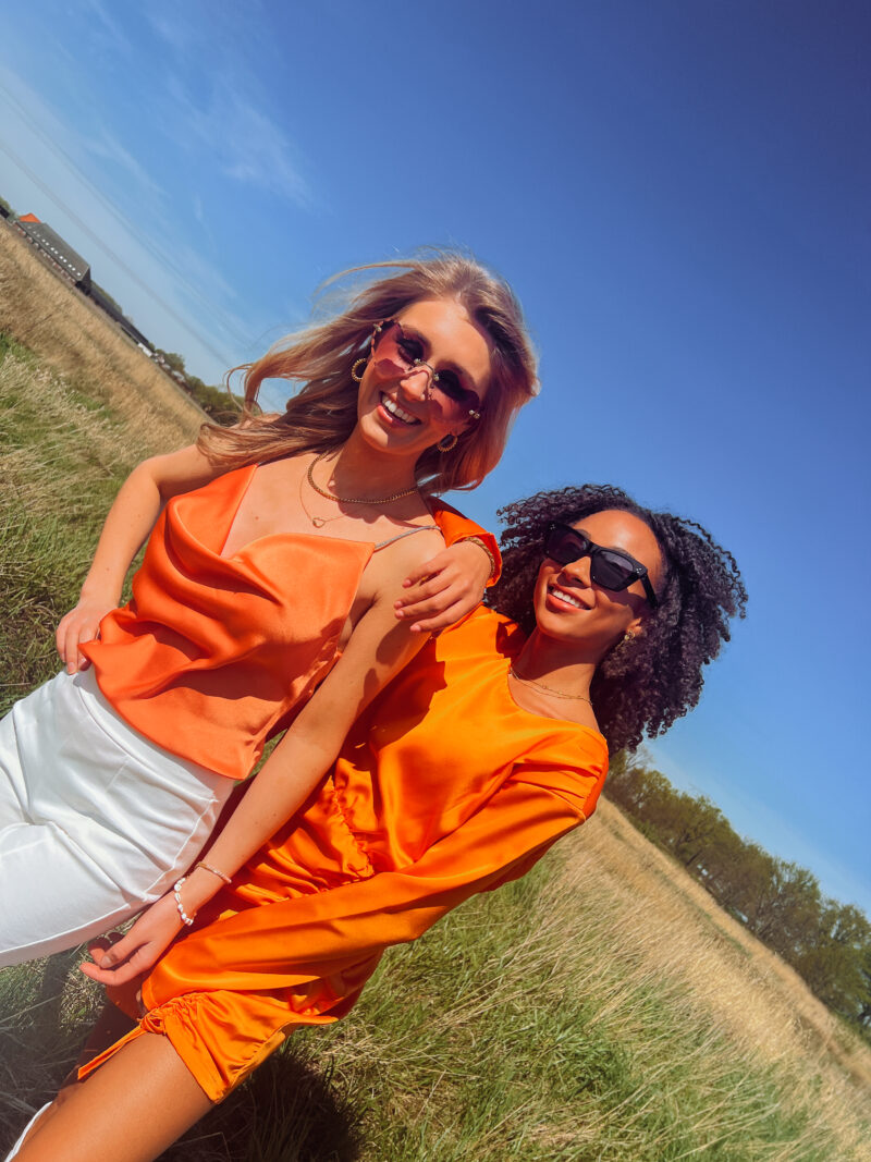 Trendy oranje dames outfit