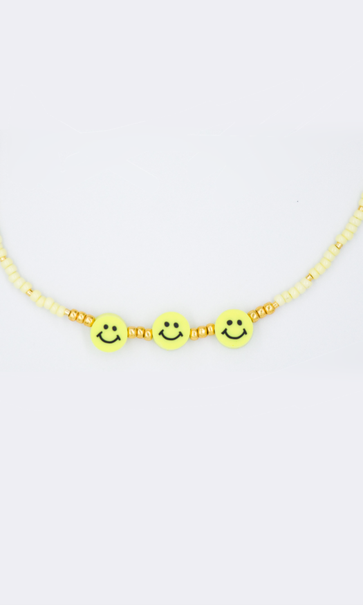 Gele kralen ketting met smileys en gouden details