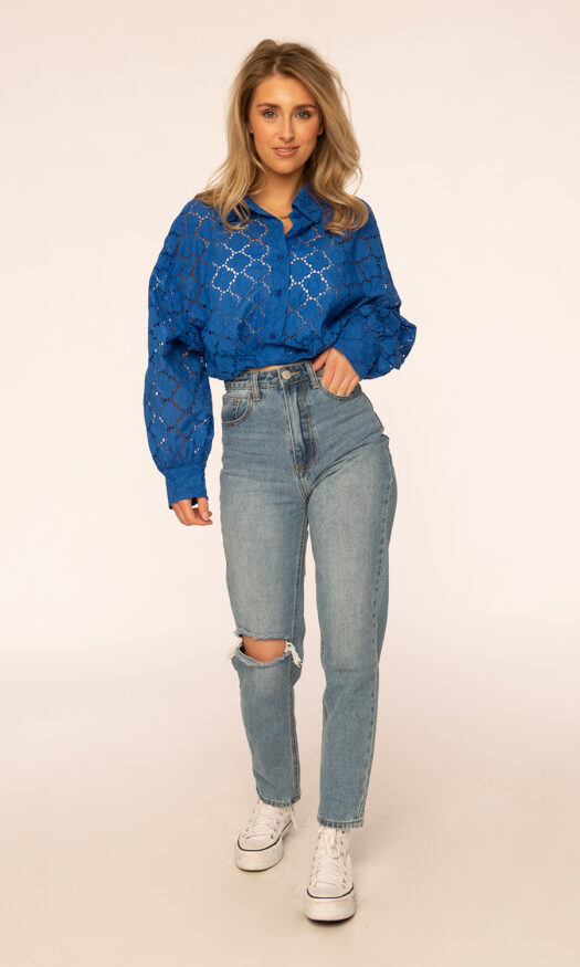 Blauwe cropped broderie blouse