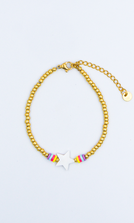 Gouden stainless steel armband met gouden en gekleurde kralen met een ster parels