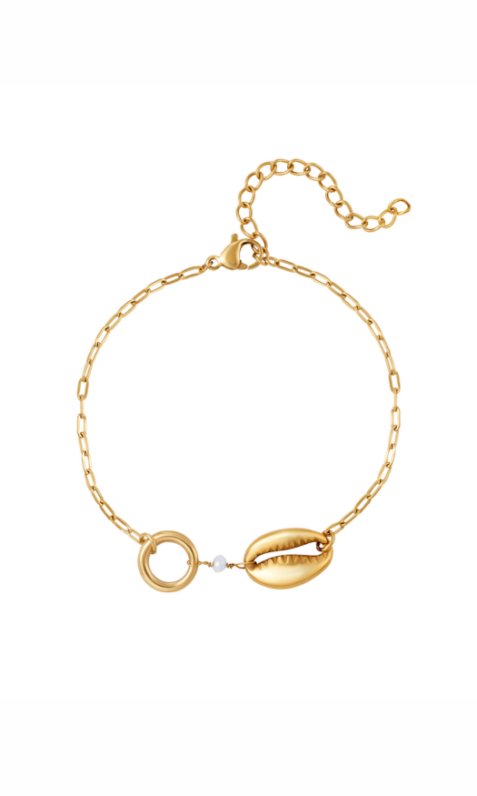 Gouden stainless steel armband met een ringetje en een schelp