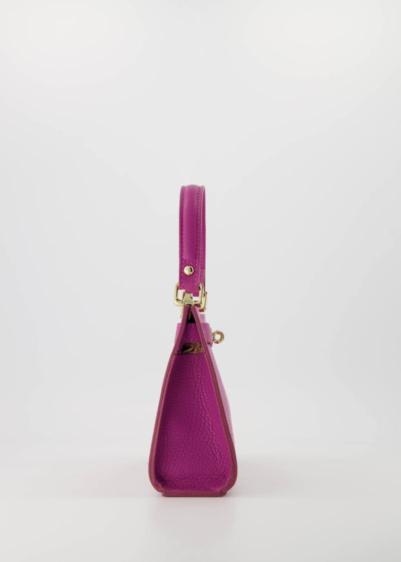 Fuchsia roze tas met gouden hardware geïnspireerd door hermes