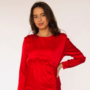 Rode satijnen jurk met elastische taille