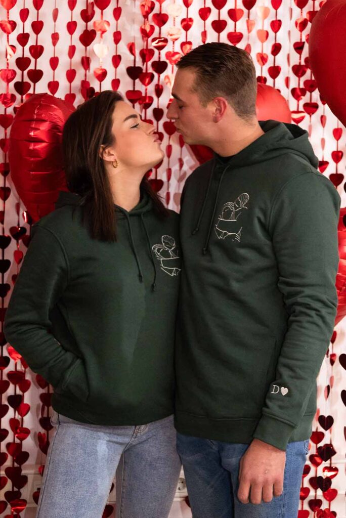 matching koppel hoodies met lijntekening op de borst